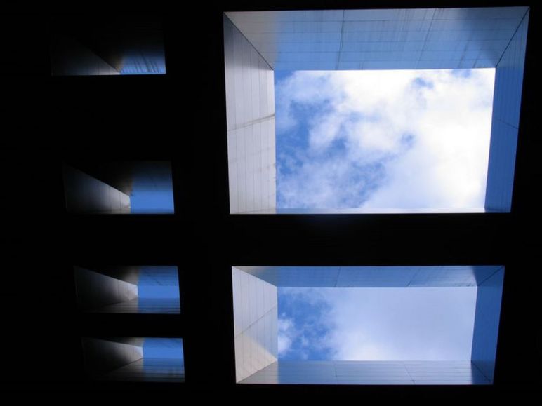 La lunière, au fond